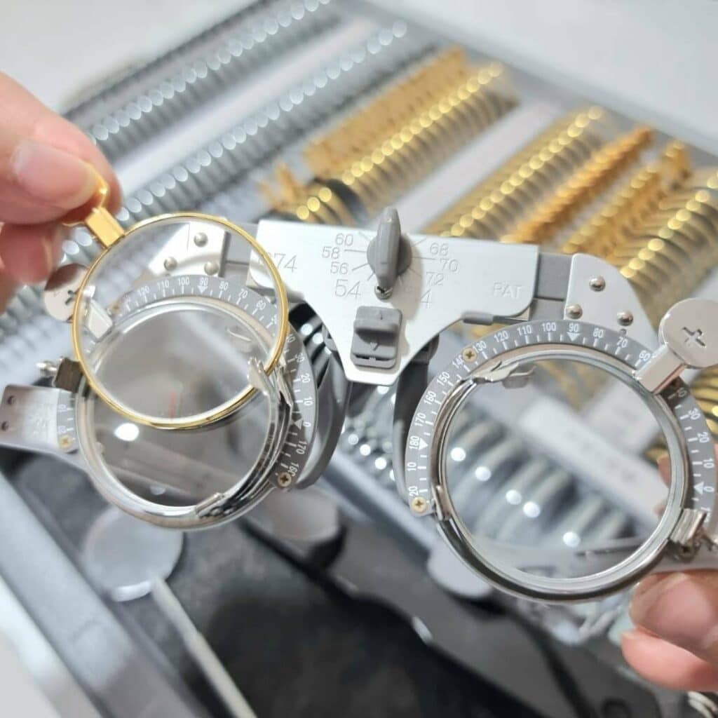 ตรวจวัดสายตา ตัดแว่นสายตา ทดลองเลนส์โปรเกรสซีฟ